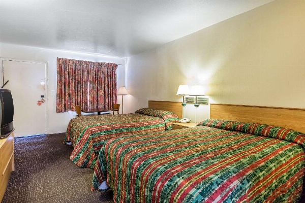 Rodeway Inn Magic Mountain Area Main image