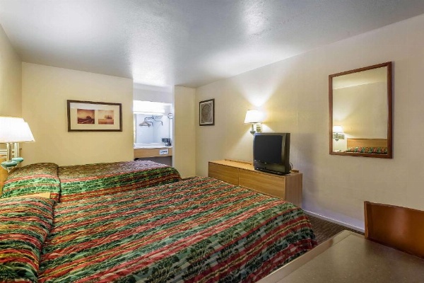 Rodeway Inn Magic Mountain Area image 7